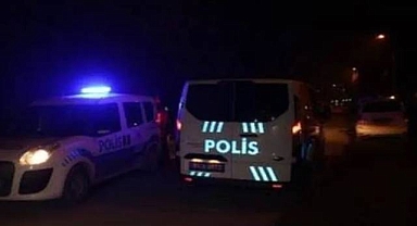Hilvan'da bir eve girmeye çalışan hırsızlar polisi görünce topukladı