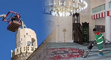 Karaköprü’de deprem sonrası camiler ibadete hazırlanıyor