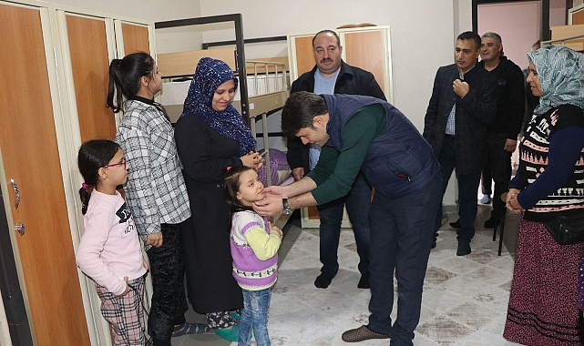 Kaymakam Çengel ve Başkan Ekinci, depremzedelere moral verdi