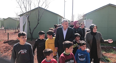 Köseoğlu, Hobi Bahçesindeki depremzedeleri ziyaret etti