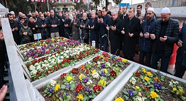 Merhum Başbakan Erbakan kabri başında anıldı