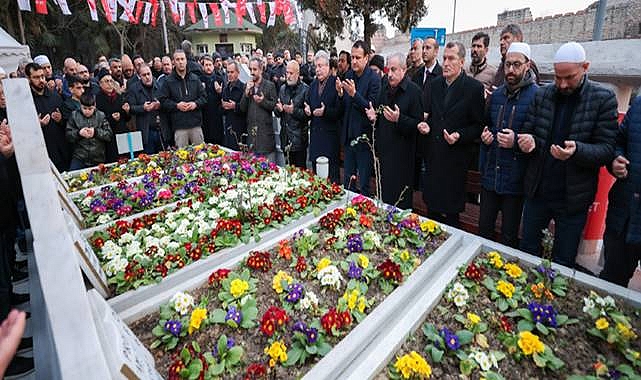 Merhum Başbakan Erbakan kabri başında anıldı