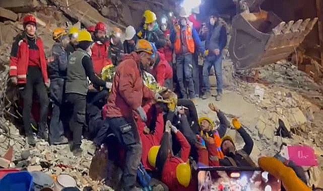 Depremde yıkılan binalar nedeniyle gözaltına alınan 4 kişi tutuklandı