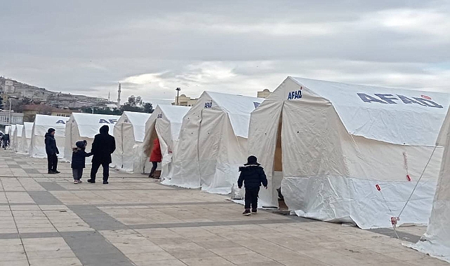 Şanlıurfa'da vatandaşlar çadırlara yerleştirildi