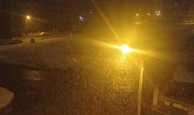 Şanlıurfa merkeze beklenen kar geldi