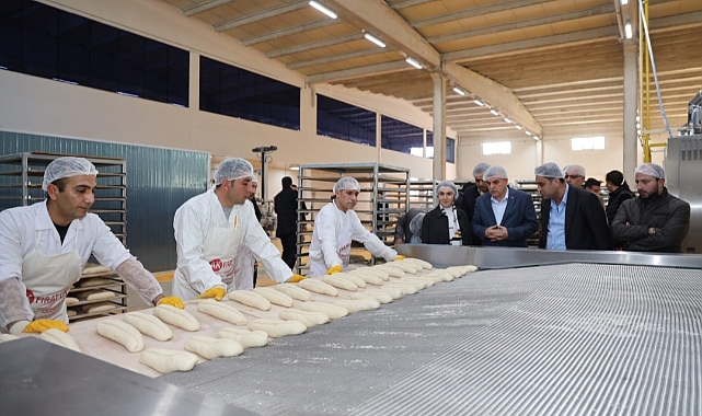Urfa'da Halk Ekmek Fabrikasında üretim tüm hızıyla devam ediyor