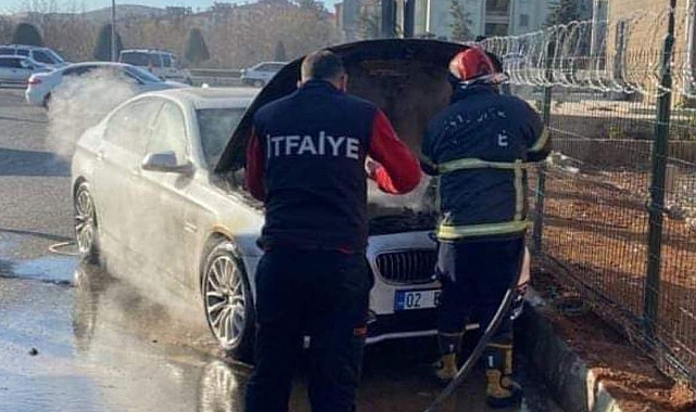 Urfa’da seyir halinde olan araç alev aldı