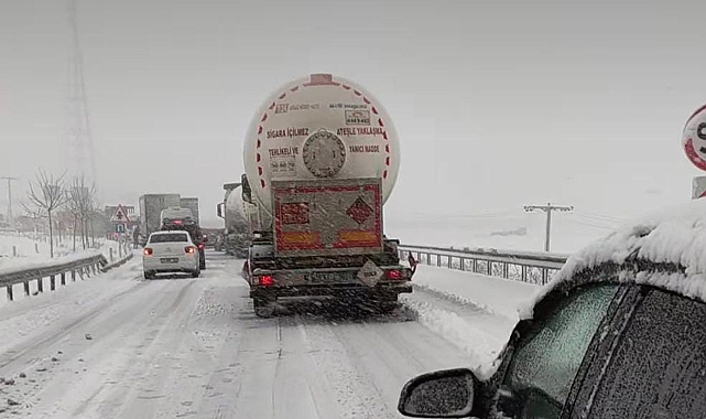 Urfa’da yoğun kar yağışı trafiği olumsuz etkiledi! 