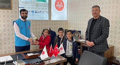 Urfalı üçüz kardeşlerden duygulandıran davranış