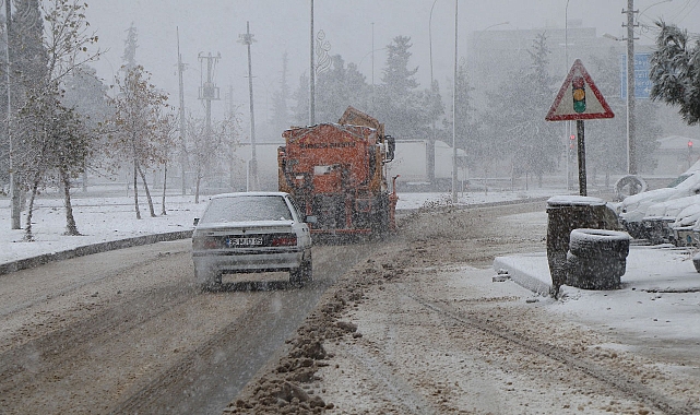 Viranşehir Belediyesi’nden karla mücadele seferberliği