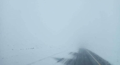 Viranşehir- Diyarbakır yolu sis ve tipi nedeniyle ulaşıma kapandı