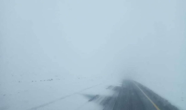 Viranşehir- Diyarbakır yolu sis ve tipi nedeniyle ulaşıma kapandı