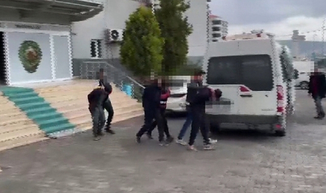 Ağır hasarlı evlerden kasa çalan hırsızlar tutuklandı