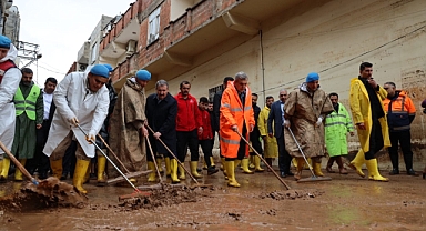 Başkan Beyazgül ve Genel Başkan Destici'den selzede ailelere ziyaret
