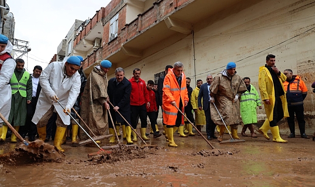 Başkan Beyazgül ve Genel Başkan Destici'den selzede ailelere ziyaret