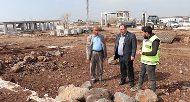 Başkan Ekinci hayvan pazarın inşaatında incelemelerde bulundu