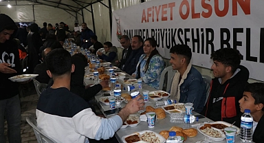 Başkan Ekinci, ilk iftarı vatandaşlarla açtı