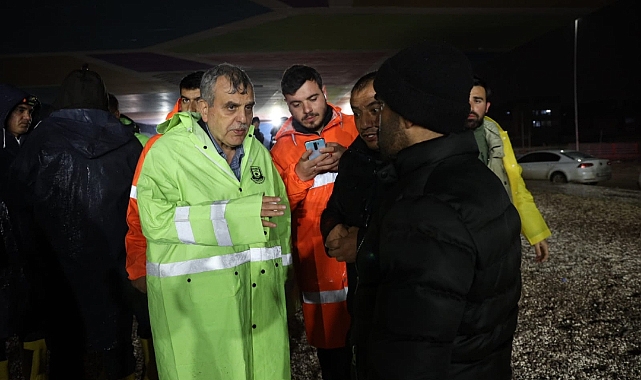 Beyazgül, gece boyunca sahada çalışmaları yönetti