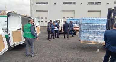 Büyükşehir Belediyesi'nden vatandaşlara hazır su dağıtımı 