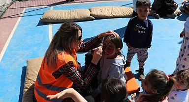 Büyükşehir depremzede çocukları yalnız bırakmadı