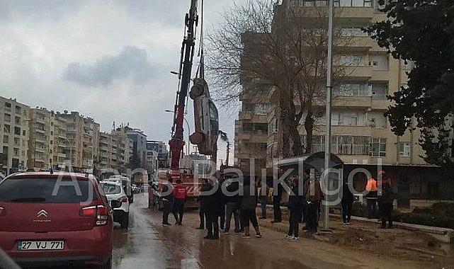 Cavsak Deresinin taşmasına neden olan otomobil çıkarıldı