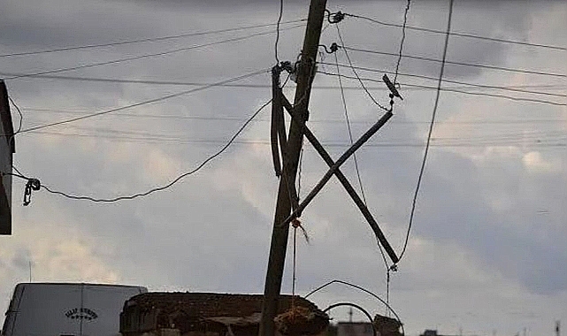 Dicle Elektrik personeli kılığında gelip kaçak elektrik çekmek istediler