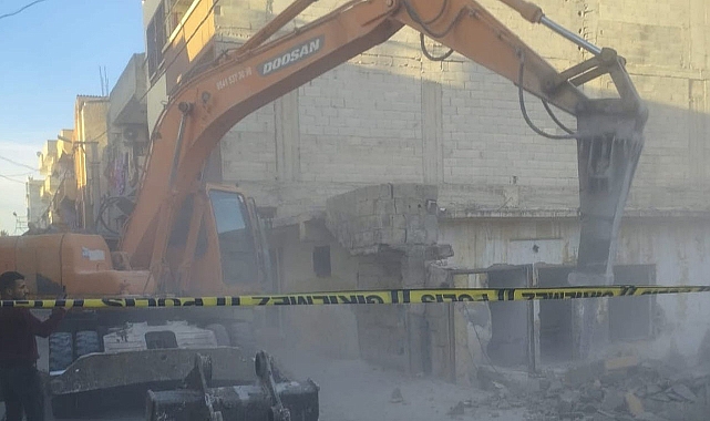 Eyyübiye’de ağır hasarlı yapılar yıkılıyor