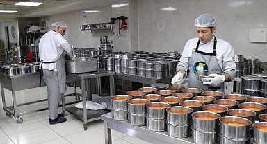 Haliliye Belediyesi sıcak yemekleri evlere ulaştırıyor