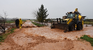 Hilvan’da sel ile mücadele devam ediyor