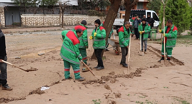 Karaköprü’de selin izleri temizleniyor