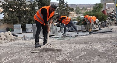 Karaköprü kırsalında yollar kilitli parkeyle yenileniyor