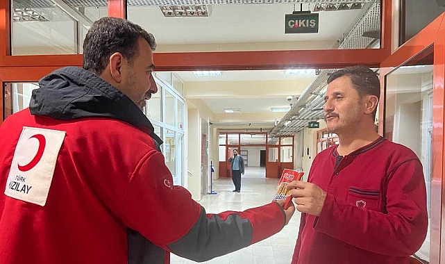 Karaköprü Kızılay Şubesi depremzedeleri yalnız bırakmıyor