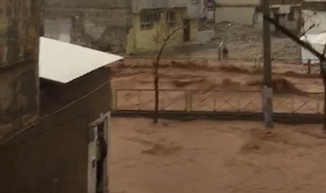 Karakoyun ve Cavsak dereleri yer yer taştı