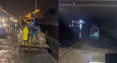 Şanlıurfa'da suya gömülen otobüs, tank yardımı ile çıkarıldı