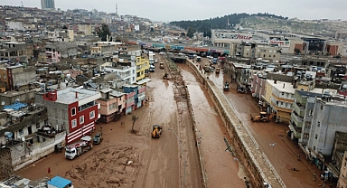 Sel bölgesinde temizlik çalışması devam ediyor 