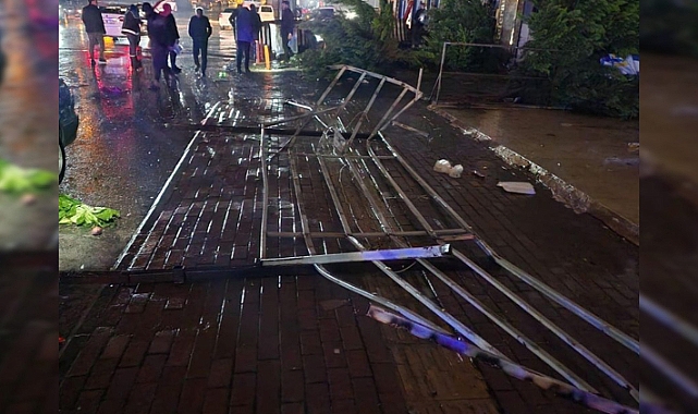 Urfa'da bir binanın demir korkulukları uçtu