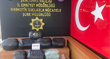 Urfa'da durdurulan araçta lastiğe sarılı halde ele geçirildi! 2 gözaltı