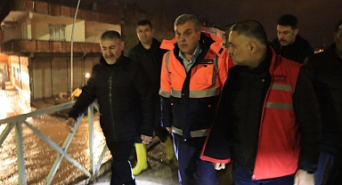 Urfa'nın cadde ve sokakları balçıktan arındırılıyor