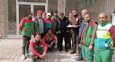 Urfalı temizlik işçileri Adıyaman’da poşet dolusu altın buldu