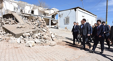 Vali Ayhan depremden etkilenen Hilvan’da incelemelerde bulundu