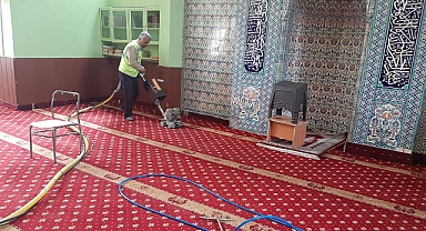 Viranşehir Belediyesi’nden camilerde Ramazan temizliği