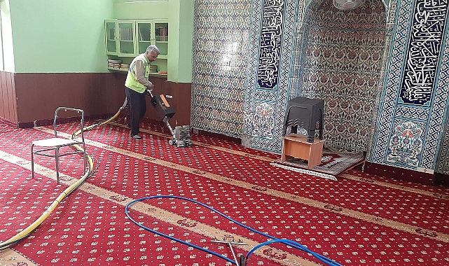 Viranşehir Belediyesi’nden camilerde Ramazan temizliği