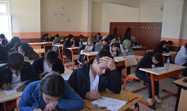 Viranşehir Belediyesi'nden öğrencilere YKS desteği