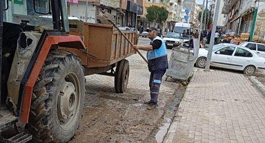 Viranşehir'de beklenen yağış öncesi ızgaralarda temizlik çalışması 