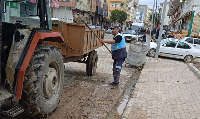Viranşehir'de beklenen yağış öncesi ızgaralarda temizlik çalışması