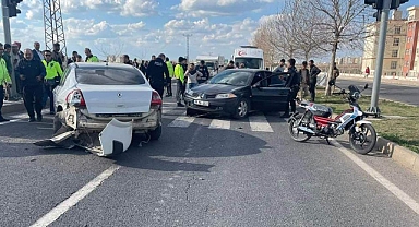 Viranşehir'de iki araç çarpıştı! Yaralılar var