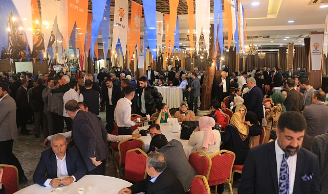 AK Parti'de bayramlaşmaya yoğun ilgi