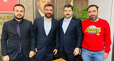 AK Parti'ye katılımlar devam ediyor