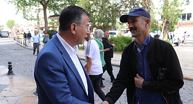 Cevheri, vatandaşların bayramını kutladı