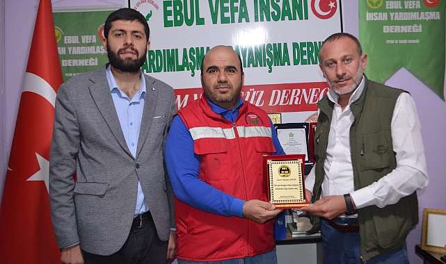 Ebul Vefa Derneği’nden Gazeteci Mehmet Çapan’a anlamlı plaket